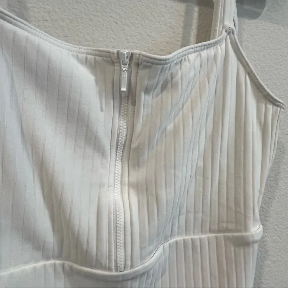 Roxy size large white ribbed quarter zip swimsuit square neck excellent cond.